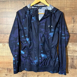 🌻 OAKLEY Navy Camo Women’s sz Small Windbreaker